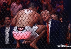 Трамп Холлин красивый боец UFC: "Лицо жалко заниматься боевыми искусствами"... "Тайные беседы", транслируемые в прямом эфире по всему миру.