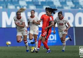 "11 people lost to 10 people." 女 Football lost 1-3 to Canada... Following the match against Brazil, Kim Shin-ji's 'fantastic free kick that faded' has lost two consecutive games
