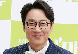Lee Hwi-jae is back. It's not easy..Columnist, "Immortal" and "Shake Shake Shake Shake Shake" [Star Issue]