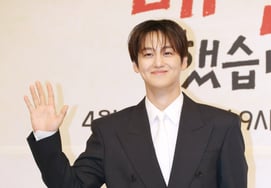 金范"从容的手部问候" [★照片]