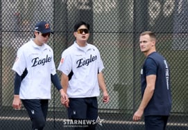 [Chụp ảnh] 'Jack, nhờ anh giúp đỡ cửa sau nhé'