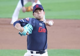 [Photo] Kim Jinwook. "Riding the waves that are straightforward."