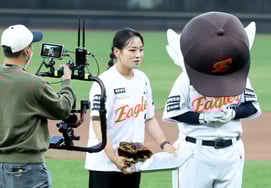 [Фото] "Шеф-повар, который заботится о перчатках на подносе" Чон Джи Сон