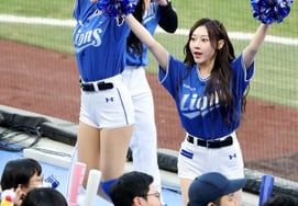 [Photo] It's a lion for eagle hunting!' Chun Soyoon and Hanji