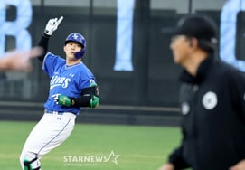 [フォト] 「壁の外へ越えてきたんじゃないですか？」『チョン・ビョンウ』
