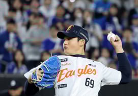 [Chụp ảnh] 'Kang Gun Woo ném bóng ngược dòng Samsung Electronics'