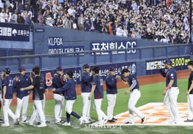 [Photo] Director Kim Tae-hyung, "Let's go to the Winning Series."