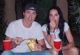 Кэти Перри, полицейское расследование о сексуальных домогательствах в полиции "Ястребы" через два дня после знакомства с бывшим премьер-министром Минамом Кочелой.