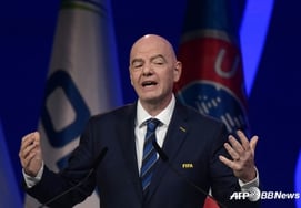 "Iran will definitely qualify for the World Cup," FIFA President Infantino asserts... Proceeding with three consecutive World Cup matches in the U.S., stating "football is separate from politics."