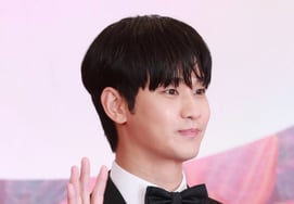 Kim Soo-hyun, powerful even in silence.. Ranked No. 1 male actor in Star Ranking