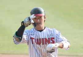 LGの8連勝終了の余波で、打率0.173のGG二塁手が最終的に除外された··· 24歳の長打力を持つ内野手が先発出場 [ジャムシル現場]