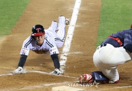 吴志焕的突袭触击挽救了"总计2000G出差"！ LG队以7比4战胜乐天队，取得胜利 [蚕室现场评论]