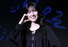 Park Eun-bin secures second place among female actors in the star ranking.. Her popularity remains solid.