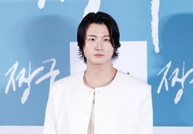 Shin Seung Ho, mặc đồ đen và trắng thật gọn gàng [★Ảnh]