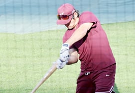 [Смущение одним разом] Раньше был игрок, который мог бить 3%, даже если бить битой вверх ногами!'  Настоящая летучая мышь держит ее вверх ногами и ударяет ее.