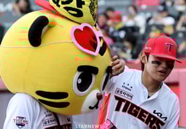 [相片儿] "摘掉老虎面具！' 淘气的金道英