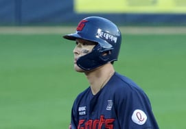 [Chụp ảnh] "Yoon Dong Hee: Cú đánh đầu tiên rất tốt."