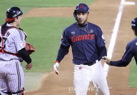 [Chụp ảnh] Comeback Home xao xuyến của Reyes."