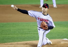 [Фото] У Кан Хун 'Засыпай и заканчивай отставку'