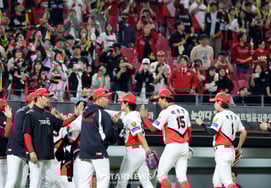 [Photo] Manager Lee Beom-ho celebrates seven consecutive wins