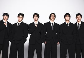 82大满贯，主打歌是'Sign'...公开曲目列表 '期待 UP'