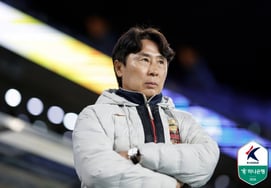 "An utterly absurd schedule": Even Kim Ki-dong sighs at the forced march, yet FC Seoul still aims for a "solo leadership" system.