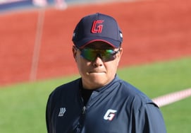 "Mound đã hoàn thành công việc của mình một cách hoàn hảo."" Huấn luyện viên Kim Tae Hyung khen ngợi cầu thủ ném bóng dù thua 1 trận và 2 trận trước LG [hiện trường Busan]