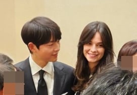 Song Joong Ki (Song Joong Ki) chia sẻ lịch trình cặp vợ chồng đầu tiên với KatieHôm nay (18/4) sẽ lên sân khấu [Star Issue]