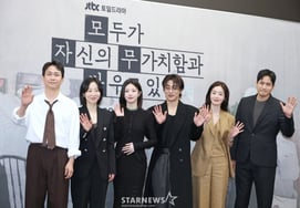 Tất cả mọi người đều đang chiến đấu với sự vô giá của bản thân."' những người đóng vai chính [★Ảnh]