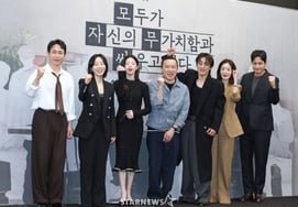 「みんなが自分の無価値さと戦っている」「ファイト！」 [★写真]