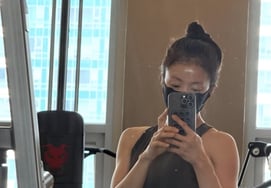 Lee Si Young khoe cơ bụng sau 5 tháng sinh con thứ hai"Hôm nay là sinh nhật mình nên mình đã rất bùng cháy."" [Star Issue]