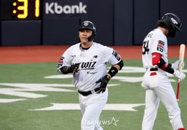 [One Sweep] Leading alone with a home run, right? 'Solo home run against Wilds in the bottom of the 1st inning' Jang Sung-woo