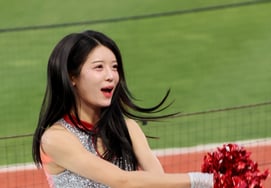 [One Quick Look] "Taking the lead early again today?" KT cheerleader Shin Se-hee