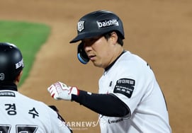 [相片儿] "第3回合末因中场前安打出垒"的金贤洙