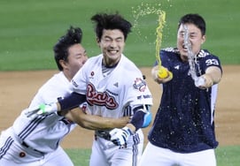 Круто, "Миракл" Doosan '9 побед подряд' драма заканчивается 10-м эпизодом в KIA!... Тренерский штаб: "Поклонники поддерживали нас до конца, и мы победили." [Обзор сайта Джамсиль]