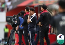 「無敗が崩れ、チェ・ジュンまで負傷」キム・ギドン監督「選手たちの疲労が顕著…」 判定のせいにするよりも『敗北の薬』にしよう" [三岩現場]