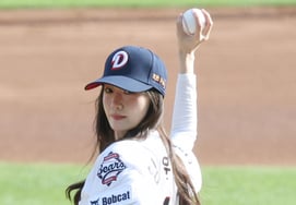 [Chụp ảnh] Yoona hướng về phía 'Girls' Generation'