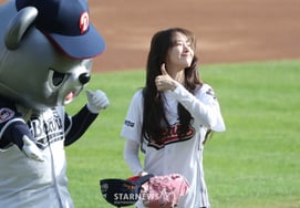 [相片儿] 允儿，铁雄竖起大拇指