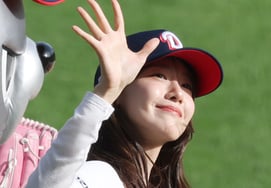 [Photo] Yoon-ah: "I came as Girls' Generation's representative"