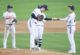 [Chụp ảnh] Choi Seung Yong nhận được tràng pháo tay và nhảy tưng tưng