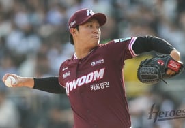 'Top speed of 157 km/h' announced by An Woo-jin himself! The reason for throwing 61% breaking balls: "My pitching feel is not yet perfect..."