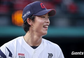 «Вау» Лотте стоило ждать! С самого первого выступления он быстро забыл о 3 ⅔ иннинга без потери очков и 156 км "Ощущение боли" [Место проведения в Пусане]