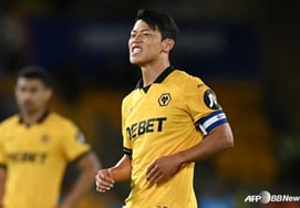 Wolverhampton thua Leeds 0-3 trước Hwang Hee Chan tại giải đấu thứ hai... Trên thực tế, xác nhận xuống hạng sau 8 năm vắng bóng chức vô địch
