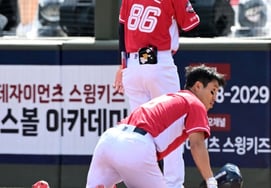 "错过韩东熙 全俊宇 Over Run" 失误 又失误！ 乐天队1:9负于韩华队→3连败陷入泥潭 取消4名一线队队员的"冲击效果"未见成效 [釜山现场评论]