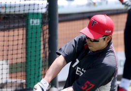 [Photo] Ko Jong-wook: "I've gotten quite thicker, haven't I?"