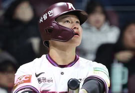 「わ、飛距離140メートルは本当か！」『キウムのパク·ジュホン、コ·ヨンピョ相手に超長距離ホームラン炸裂→シーズン2本目』