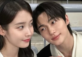 IU and Byun Woo-seok: Their faces match perfectly.. Date photo at baseball stadium revealed