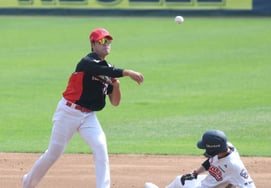 [相片儿] 金圭成"双杀出局，解了燃眉之急"