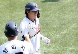 [Photo] Park Jun-soon with a 'smile of victory'