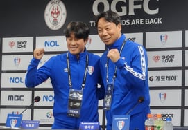 'To Defeat EPL Legends,' Suwon Samsung Legends Declare War: Jeong-Won Seo and Ki-Hoon Yeom in Unison, "We Will Surely Win" [Suwon Field]